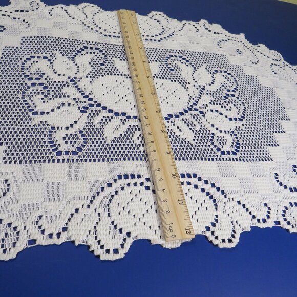 Heritage Lace "Folk Heart" Cream Doily #2 Table Centerpiece Dresser Scarf - Picture 4 of 10